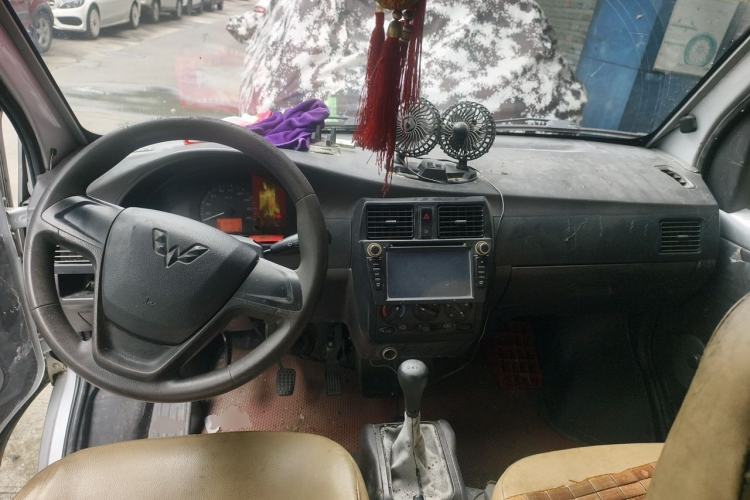 Used Wuling Rongguang 2017 1.5L Extended Basic Version Center Console