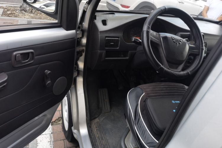 Used Wuling Rongguang 2017 1.5L Extended Basic Version Driver Seat