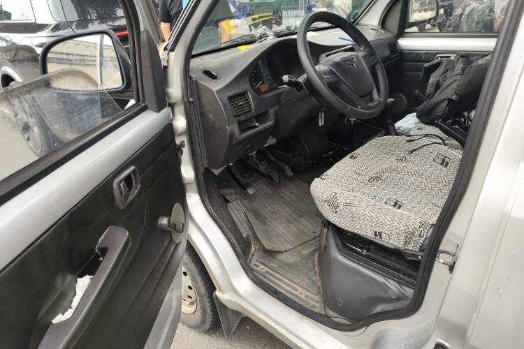 Used Wuling Rongguang 2017 1.5L Extended Basic Version Driver Seat