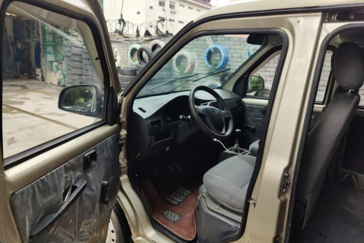 Used Wuling Rongguang 2017 1.5L Extended Basic Version Driver Seat