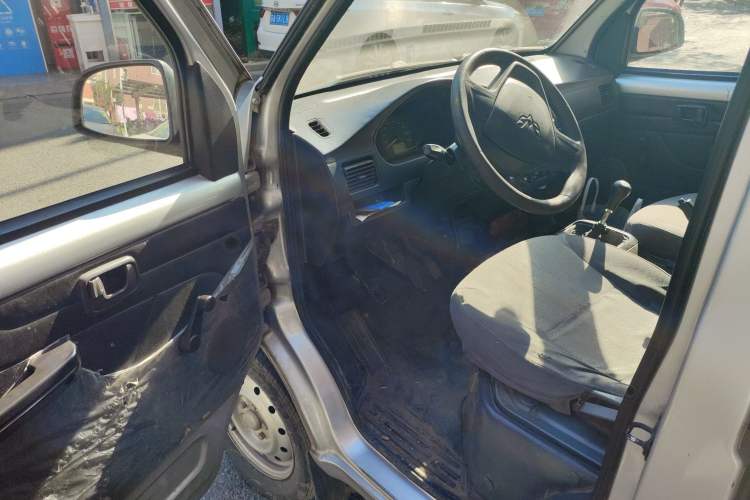 Used Wuling Rongguang 2017 1.5L Extended Basic Version Driver Seat