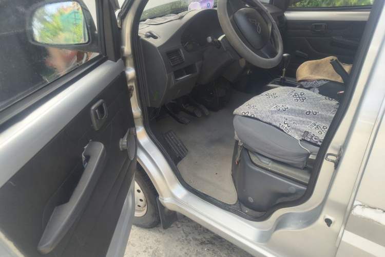 Used Wuling Rongguang 2017 1.5L Extended Basic Version Driver Seat