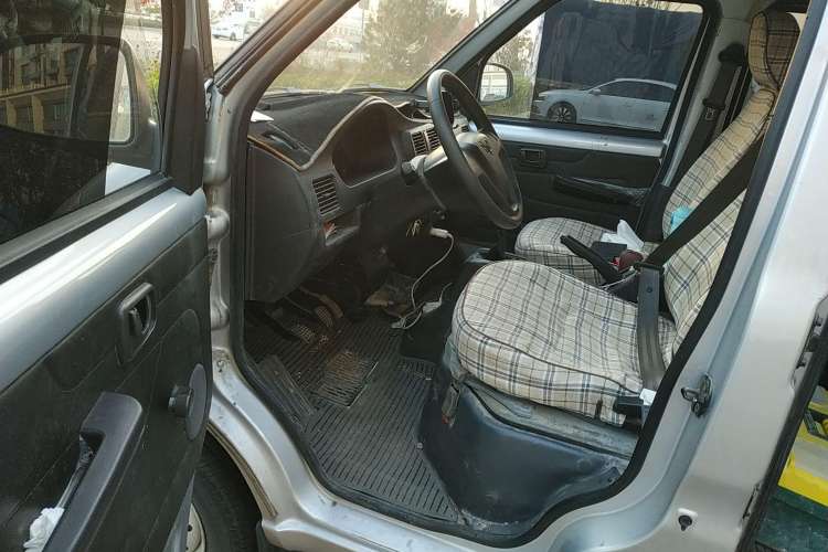 Used Wuling Rongguang 2017 1.5L Extended Basic Version Driver Seat