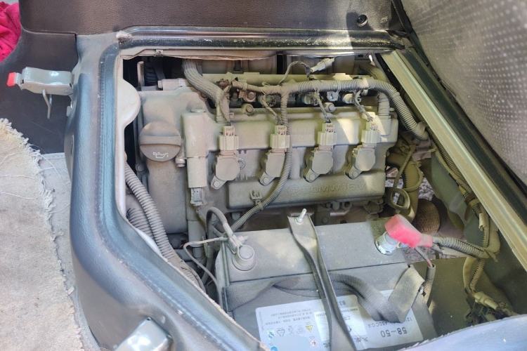 Used Wuling Rongguang 2017 1.5L Extended Basic Version Engine Bay