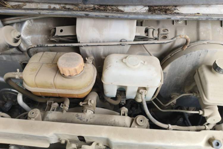 Used Wuling Rongguang 2017 1.2L Extended Basic Version Engine Bay