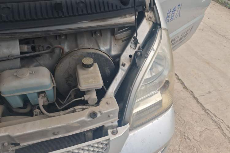 Used Wuling Rongguang 2017 1.5L Extended Basic Version Engine Bay Left