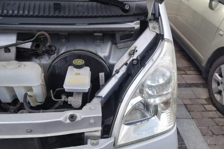 Used Wuling Rongguang 2017 1.5L Extended Basic Version Engine Bay Left
