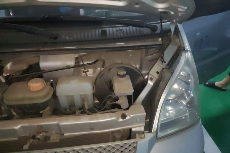 Used Wuling Rongguang 2017 1.5L Extended Basic Version Engine Bay Left
