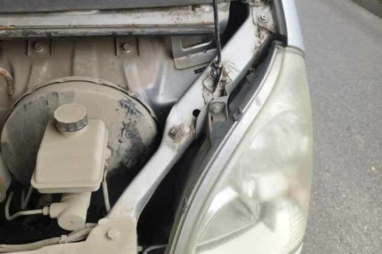 Used Wuling Rongguang 2017 1.2L Extended Basic Version Engine Bay Left