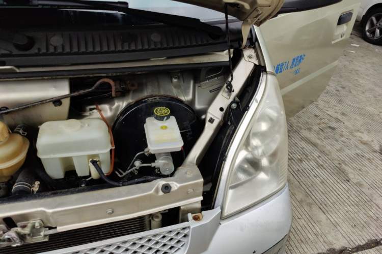 Used Wuling Rongguang 2017 1.5L Extended Basic Version Engine Bay Left
