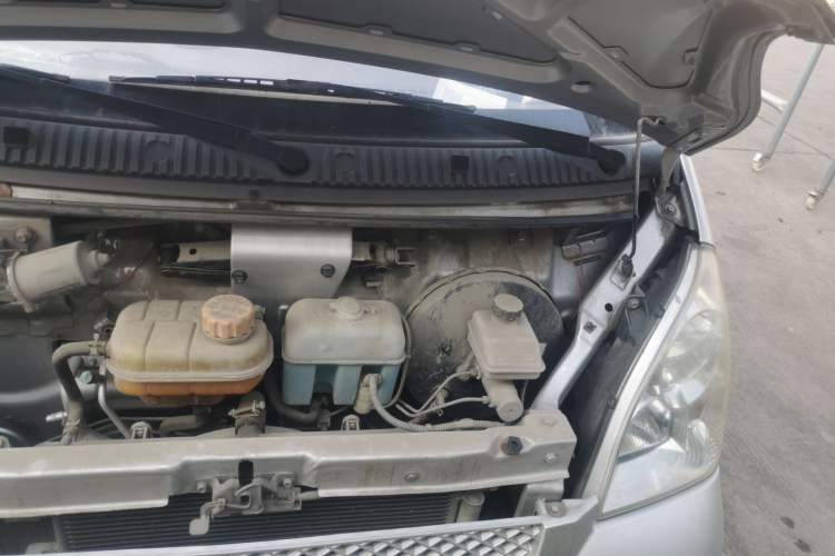 Used Wuling Rongguang 2017 1.5L Extended Basic Version Engine Bay Left