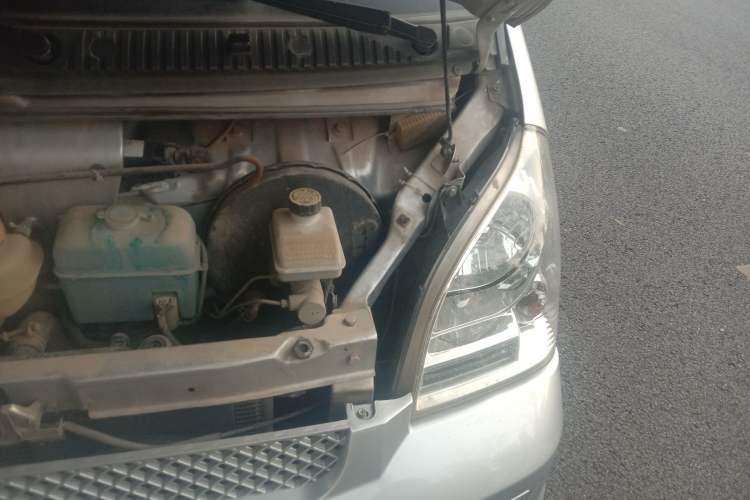 Used Wuling Rongguang 2017 1.5L Extended Basic Version Engine Bay Left