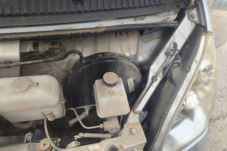 Used Wuling Rongguang 2017 1.5L Extended Basic Version Engine Bay Left
