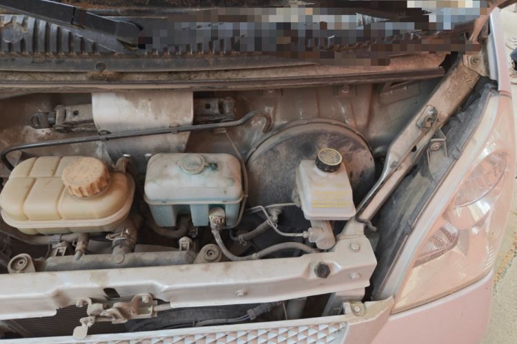Used Wuling Rongguang 2017 1.5L Extended Basic Version Engine Bay Left