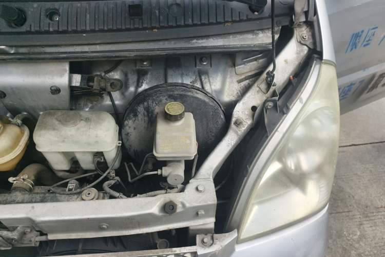 Used Wuling Rongguang 2017 1.5L Extended Basic Version Engine Bay Left