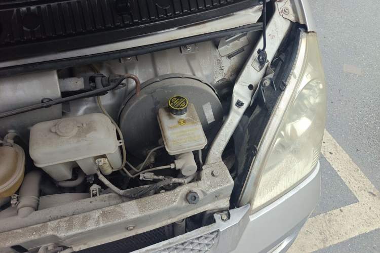 Used Wuling Rongguang 2017 1.5L Extended Basic Version Engine Bay Left
