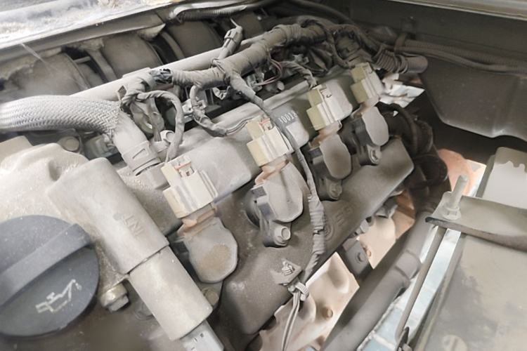 Used Wuling Rongguang 2017 1.5L Extended Basic Version Engine Bay