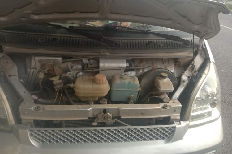 Used Wuling Rongguang 2017 1.5L Extended Basic Version Engine Bay