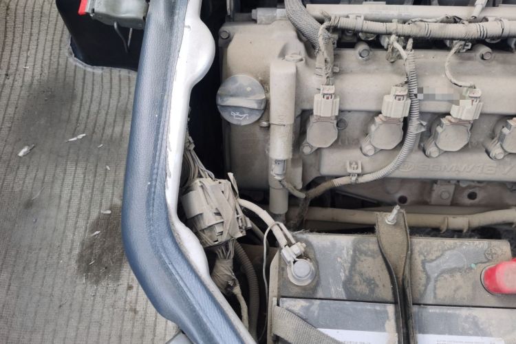 Used Wuling Rongguang 2017 1.5L Extended Basic Version Engine Bay Right