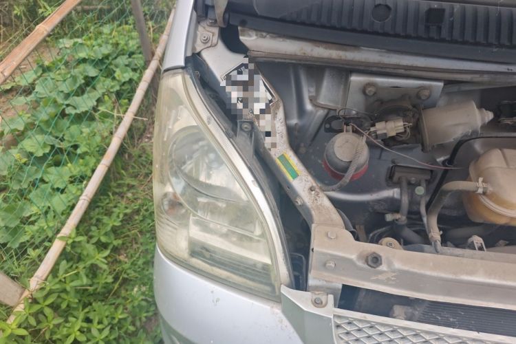 Used Wuling Rongguang 2017 1.5L Extended Basic Version Engine Bay Right