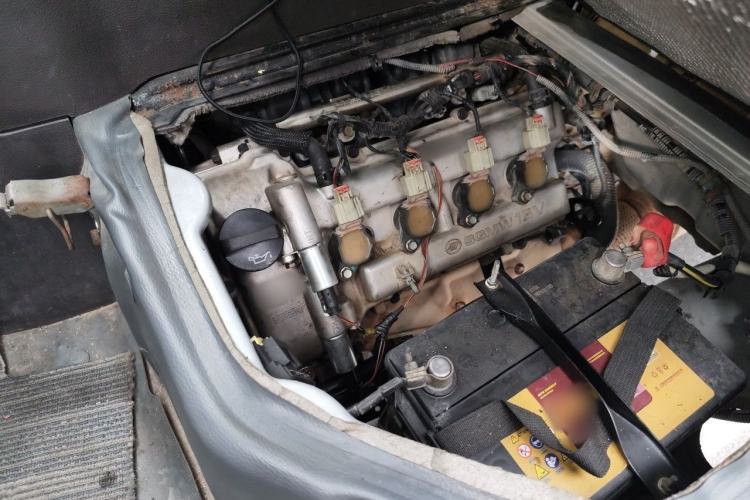 Used Wuling Rongguang 2017 1.5L Extended Basic Version Engine Bay Right