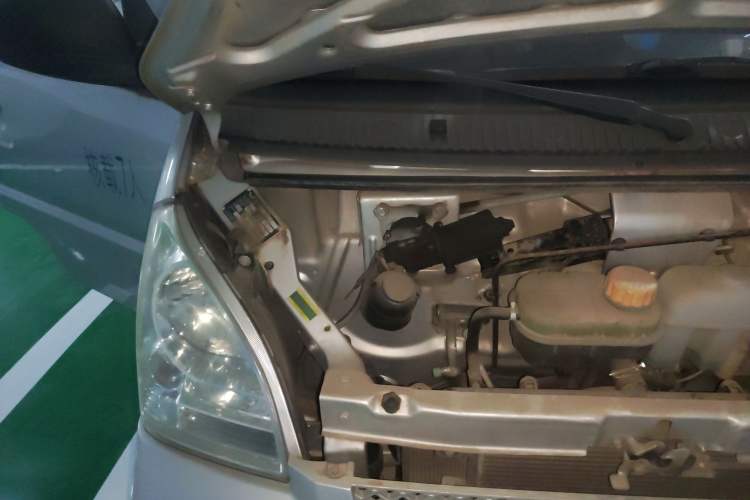 Used Wuling Rongguang 2017 1.5L Extended Basic Version Engine Bay Right