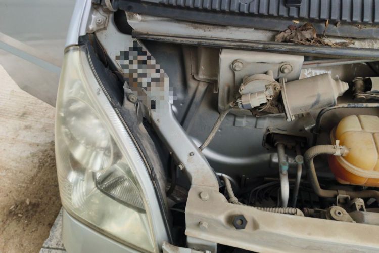 Used Wuling Rongguang 2017 1.2L Extended Basic Version Engine Bay Right