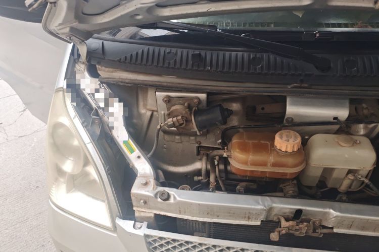 Used Wuling Rongguang 2017 1.5L Extended Basic Version Engine Bay Right