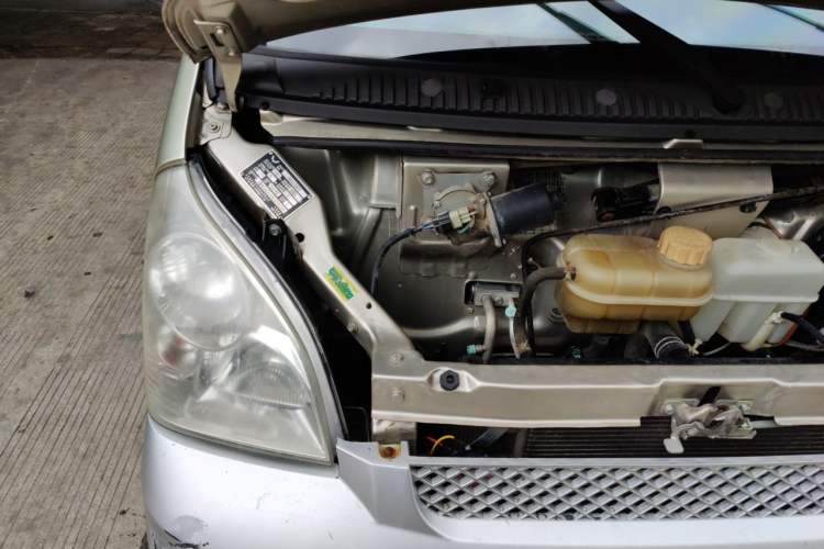 Used Wuling Rongguang 2017 1.5L Extended Basic Version Engine Bay Right
