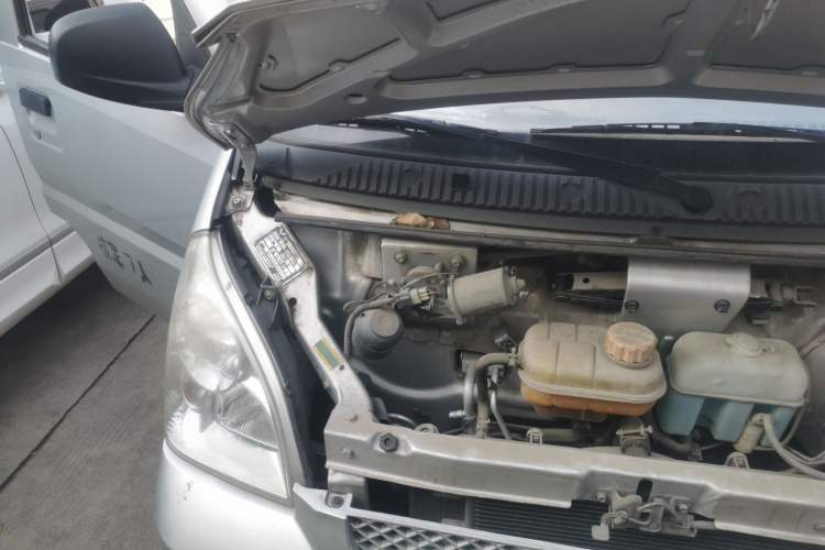 Used Wuling Rongguang 2017 1.5L Extended Basic Version Engine Bay Right