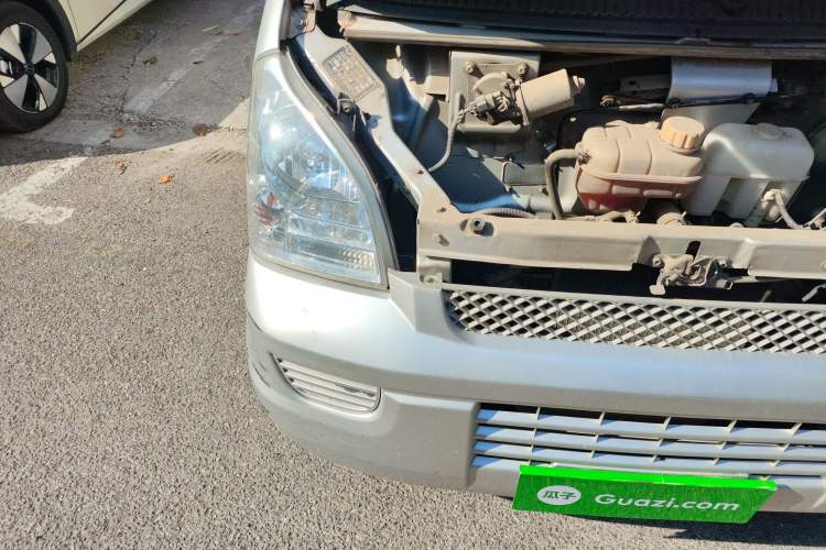 Used Wuling Rongguang 2017 1.5L Extended Basic Version Engine Bay Right