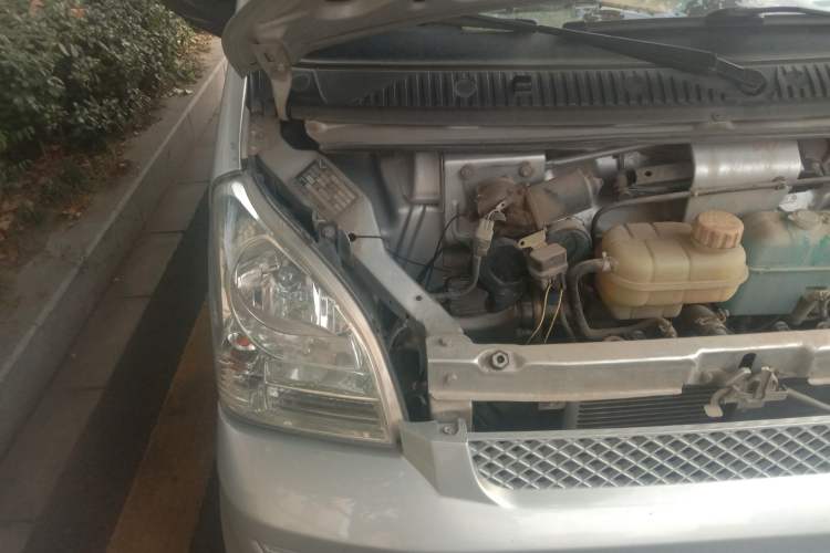 Used Wuling Rongguang 2017 1.5L Extended Basic Version Engine Bay Right