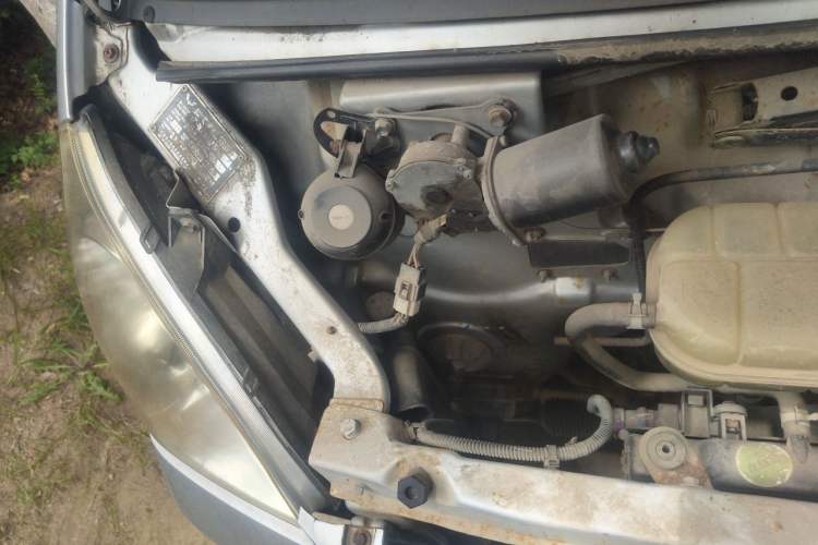 Used Wuling Rongguang 2017 1.5L Extended Basic Version Engine Bay Right