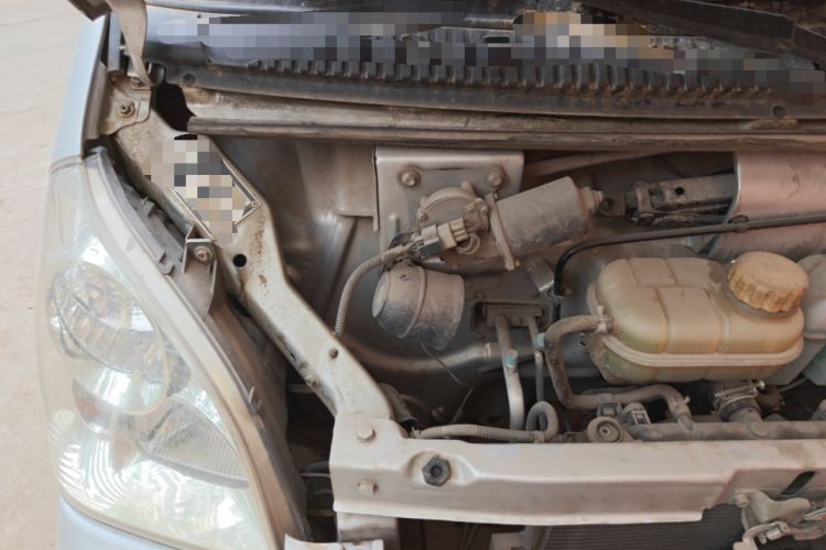 Used Wuling Rongguang 2017 1.5L Extended Basic Version Engine Bay Right