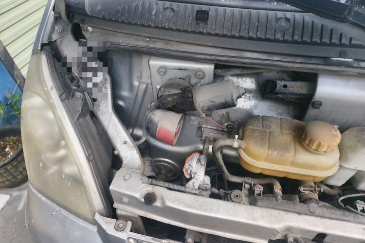 Used Wuling Rongguang 2017 1.5L Extended Basic Version Engine Bay Right