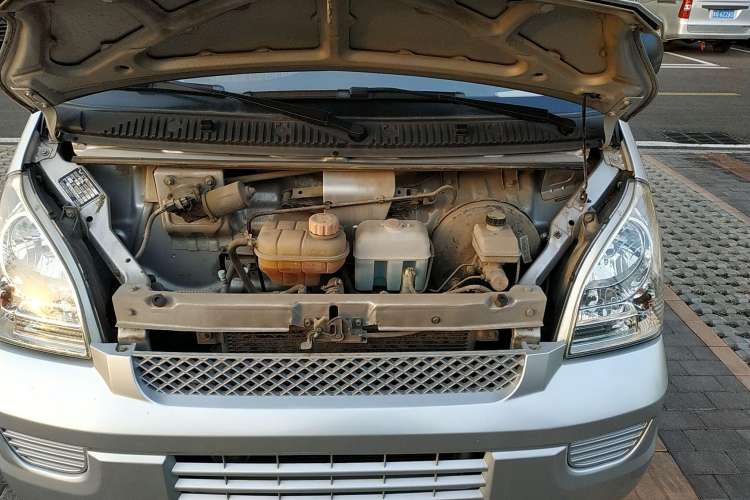 Used Wuling Rongguang 2017 1.5L Extended Basic Version Engine Bay