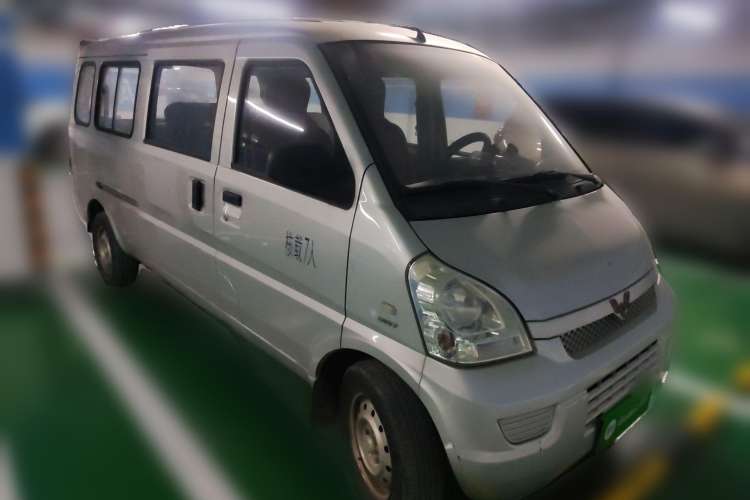 Used Wuling Rongguang 2017 1.5L Extended Basic Version Front Right 45 Deg