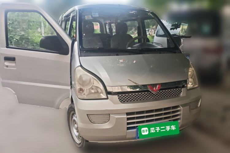 Used Wuling Rongguang 2017 1.5L Extended Basic Version Front Right 45 Deg