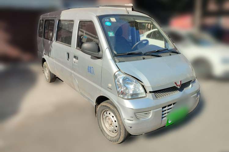 Used Wuling Rongguang 2017 1.5L Extended Basic Version Front Right 45 Deg