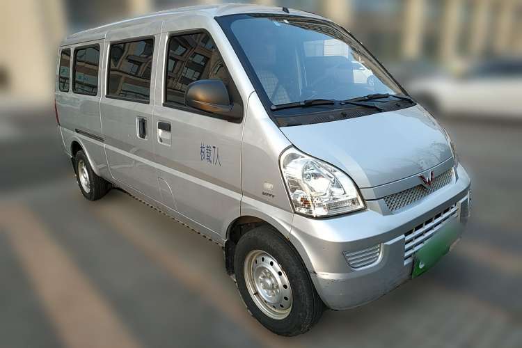 Used Wuling Rongguang 2017 1.5L Extended Basic Version Front Right 45 Deg