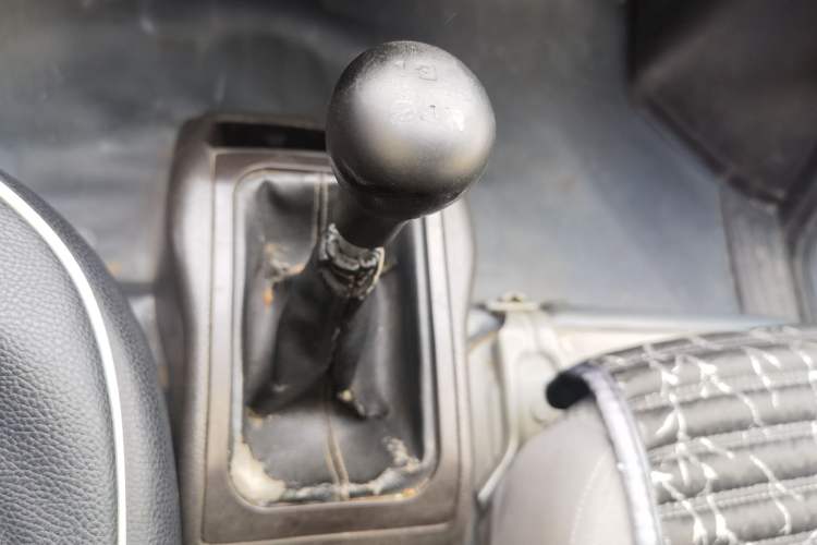 Used Wuling Rongguang 2017 1.5L Extended Basic Version Gear Lever