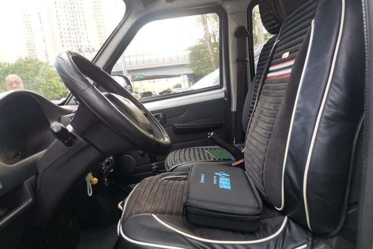 Used Wuling Rongguang 2017 1.5L Extended Basic Version Left Front Seat