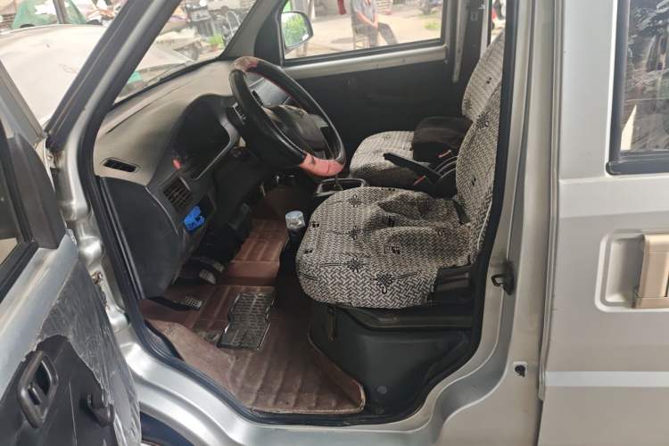 Used Wuling Rongguang 2017 1.5L Extended Basic Version Left Front Seat