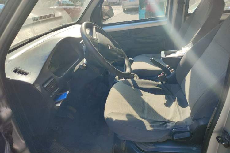 Used Wuling Rongguang 2017 1.5L Extended Basic Version Left Front Seat