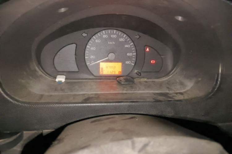 Used Wuling Rongguang 2017 1.5L Extended Basic Version Odometer Close Up