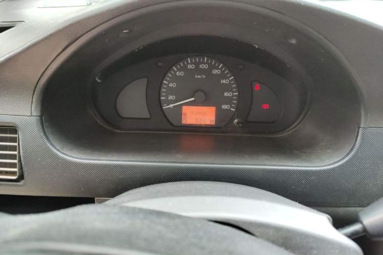 Used Wuling Rongguang 2017 1.5L Extended Basic Version Odometer Close Up