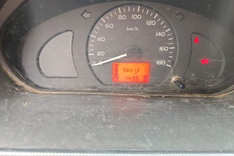 Used Wuling Rongguang 2017 1.5L Extended Basic Version Odometer Close Up
