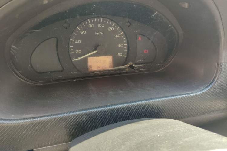 Used Wuling Rongguang 2017 1.5L Extended Basic Version Odometer Close Up