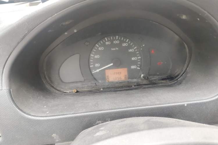 Used Wuling Rongguang 2017 1.5L Extended Basic Version Odometer Close Up