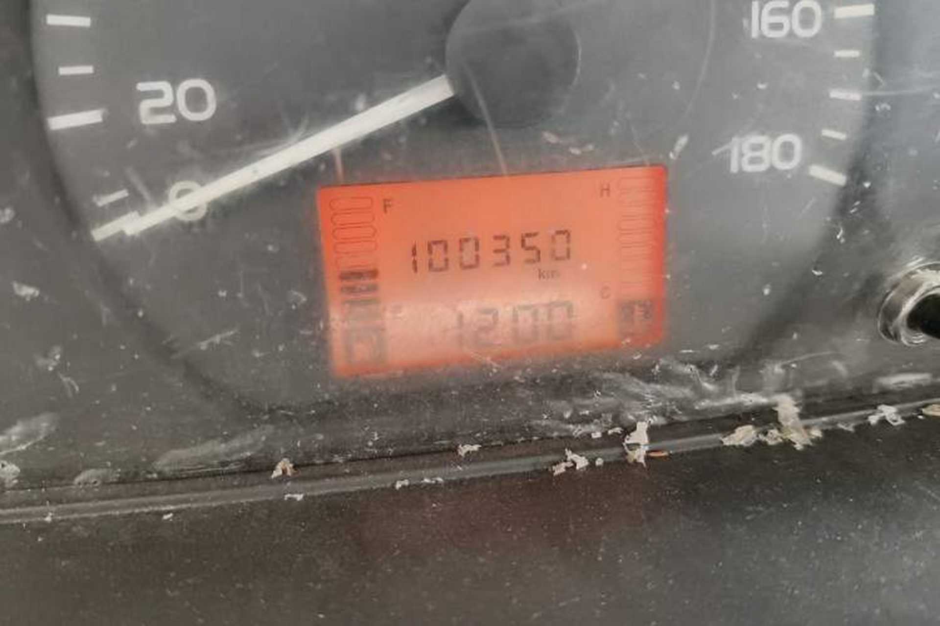 Used Wuling Rongguang 2017 1.5L Extended Basic Version Odometer Close Up